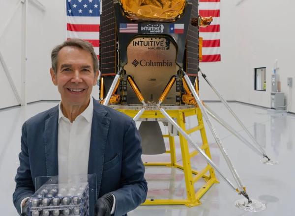 Jeff Koons with his miniature moon sculptures. Jeff Koons.