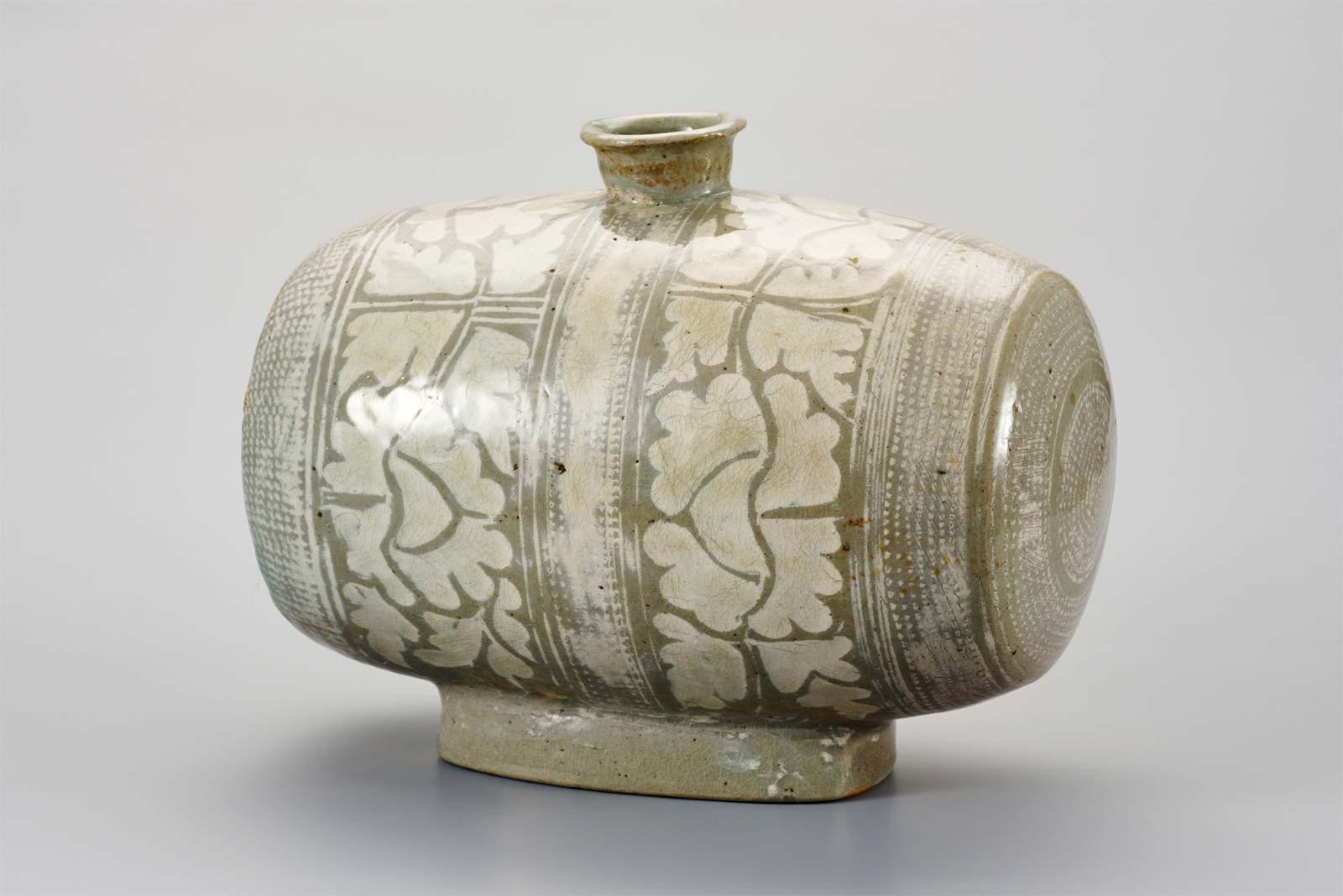 Barrel-Shaped Bottle with Peony Motif